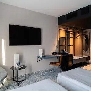 Q Hotel